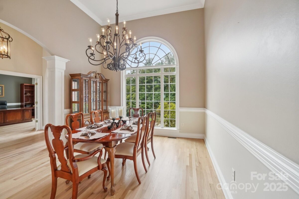 Hendersonville 11 4310812k