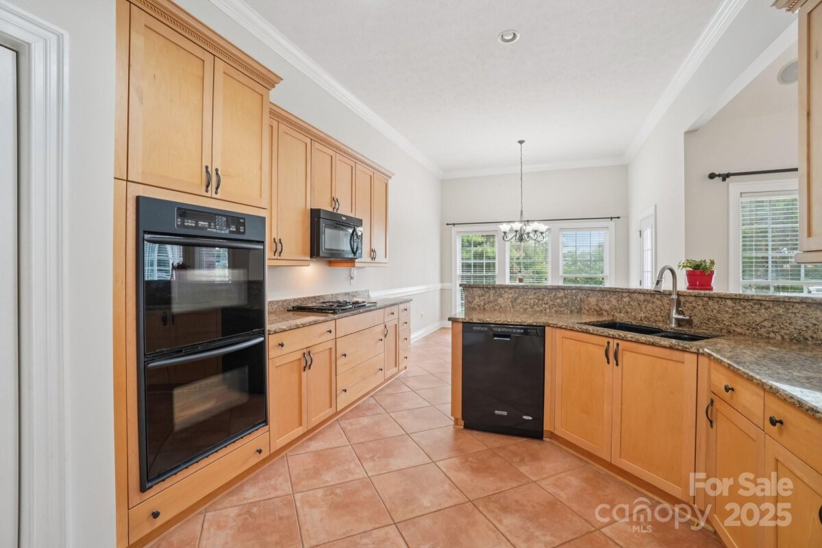 Hendersonville 14 4310812n