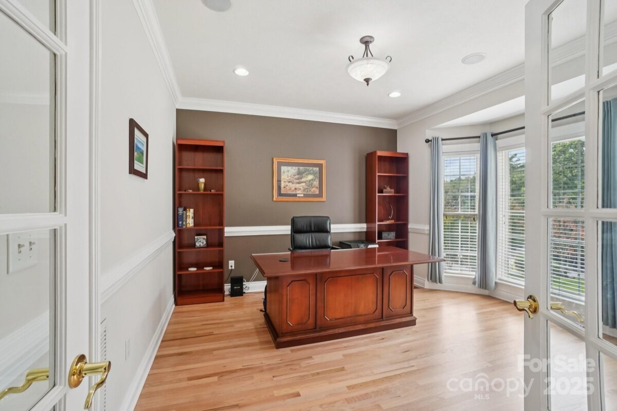 Hendersonville 16 4310812p