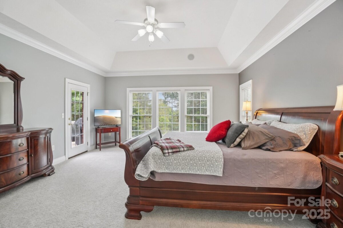 Hendersonville 19 4310812s