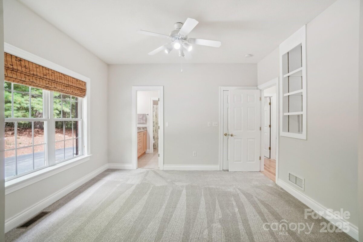 Hendersonville 22 4310812v