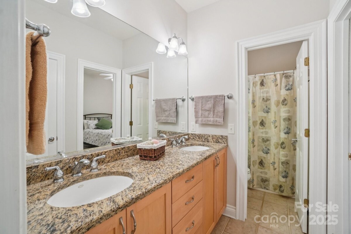 Hendersonville 23 4310812w