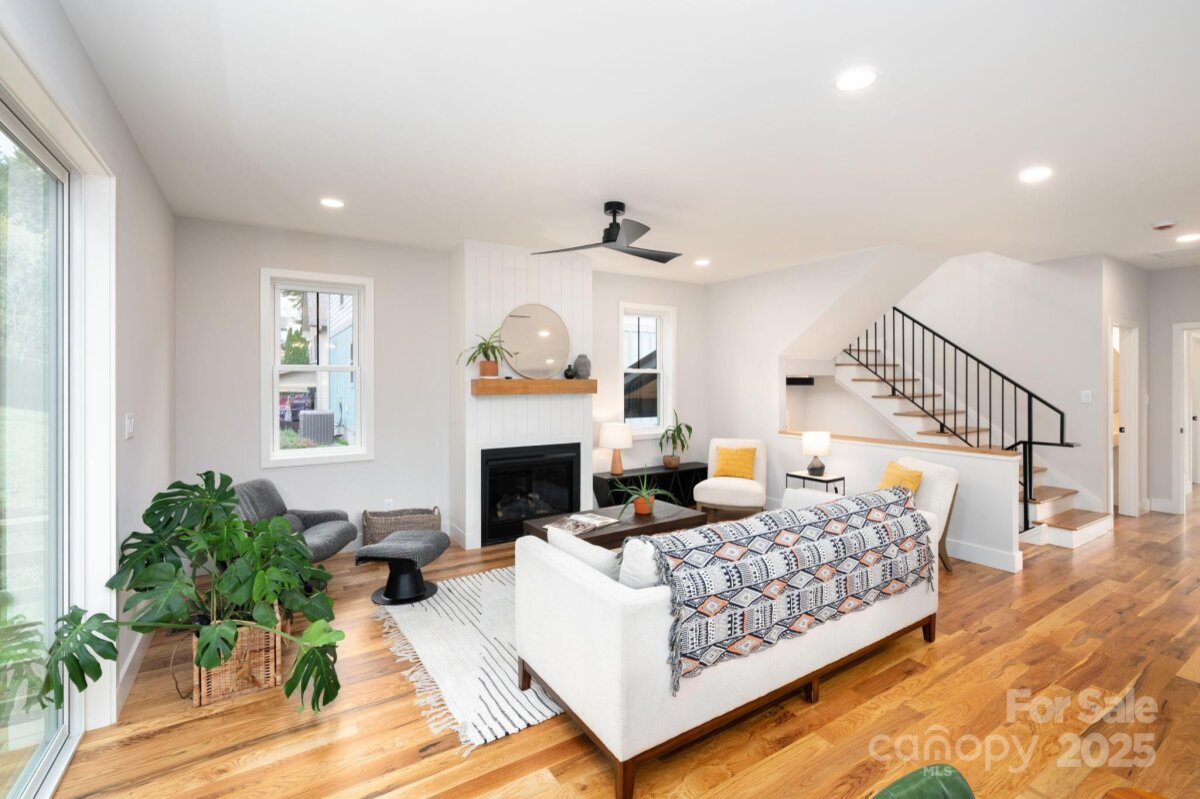 West Asheville 8 4311068h