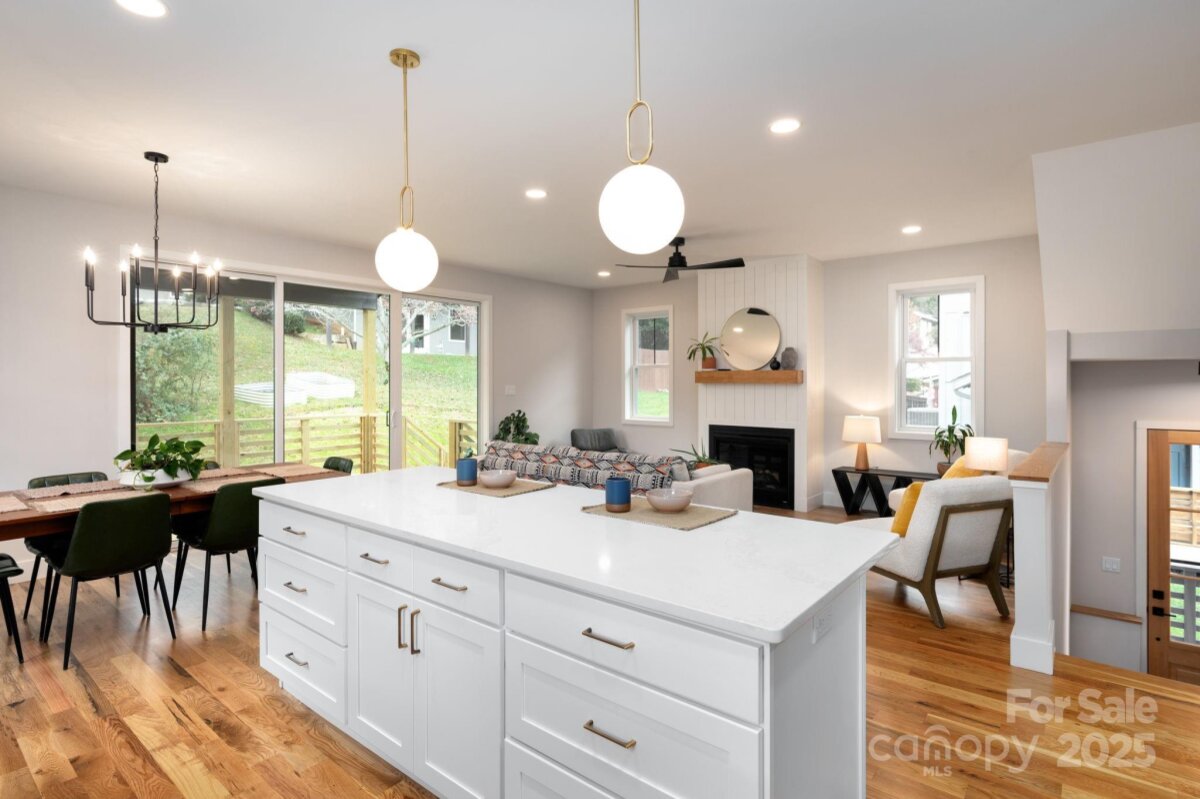 West Asheville 9 4311068i