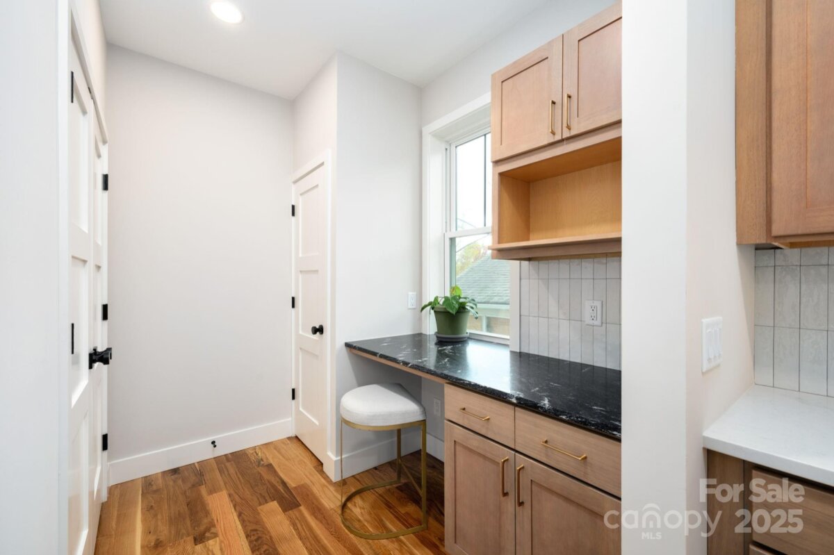 West Asheville 14 4311068n