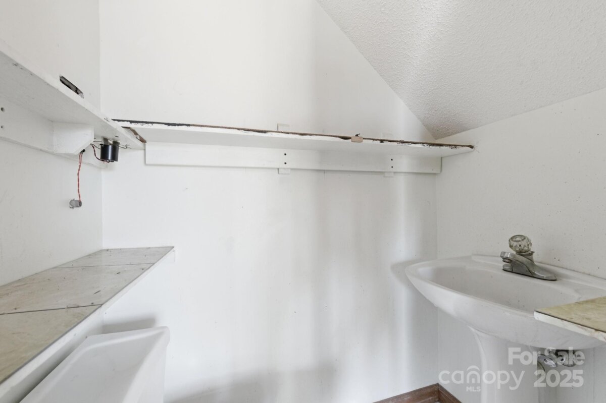 Weaverville 22 4311233v