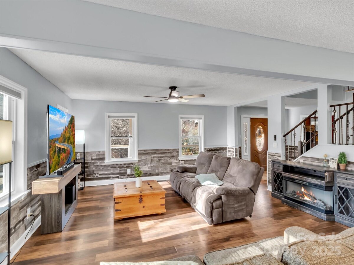 Waynesville 12 4311672l