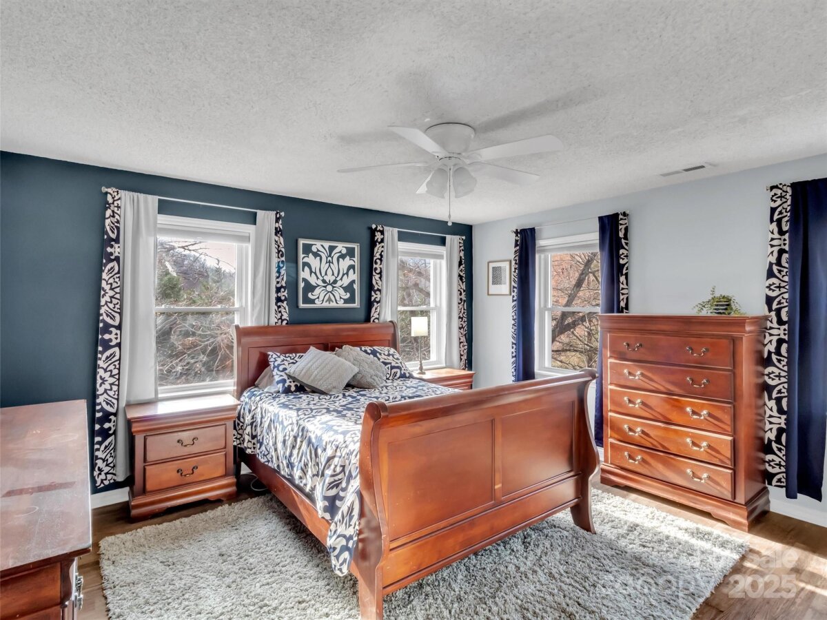 Waynesville 23 4311672w