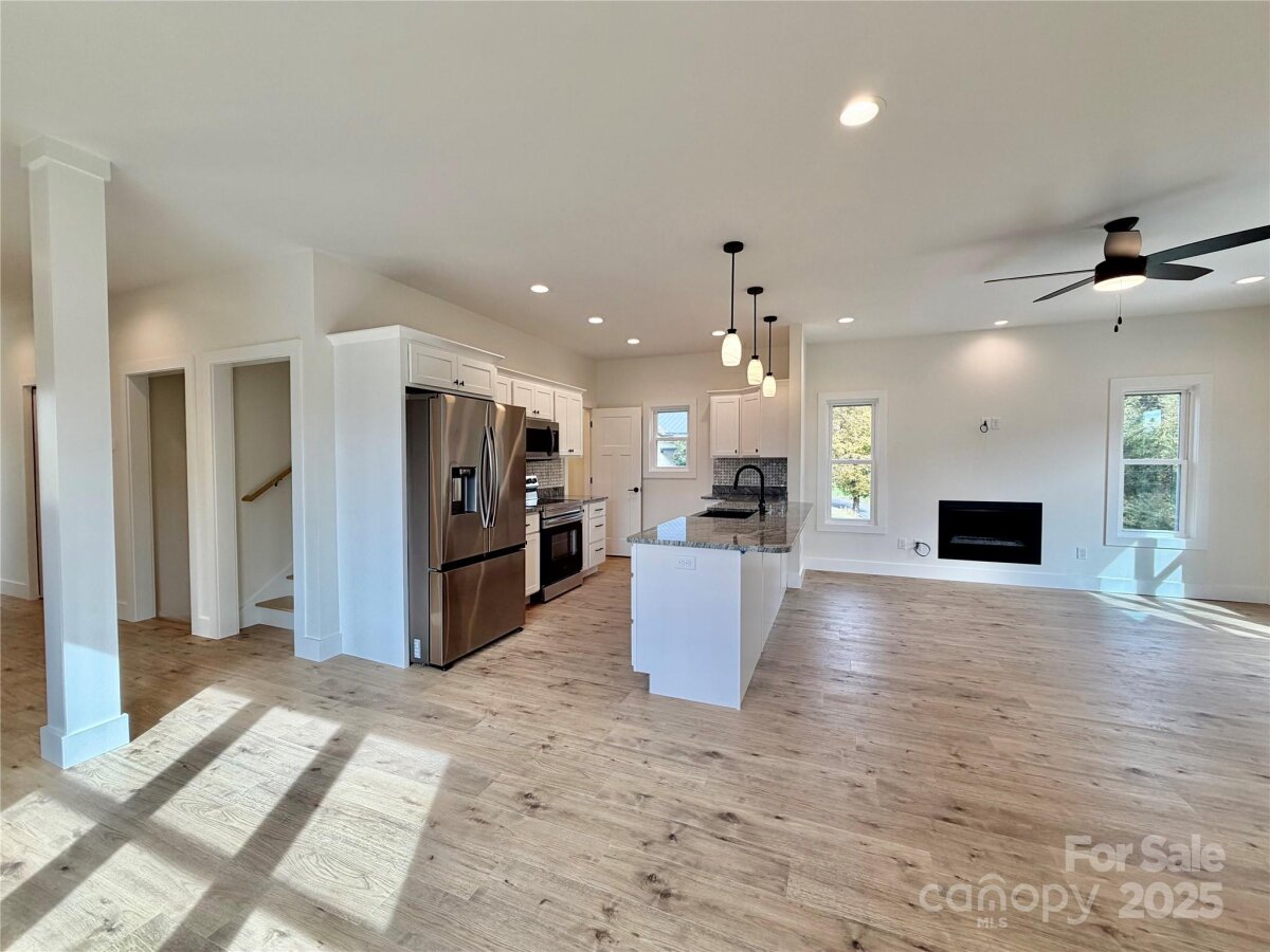 Mars Hill 12 4311868l