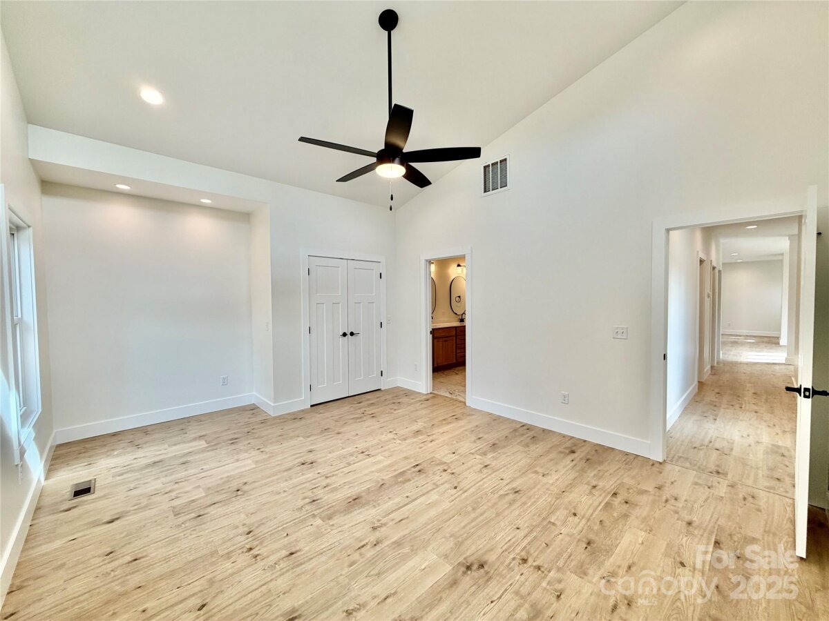 Mars Hill 16 4311868p