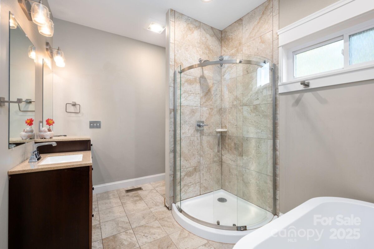 West Asheville 16 4312880p