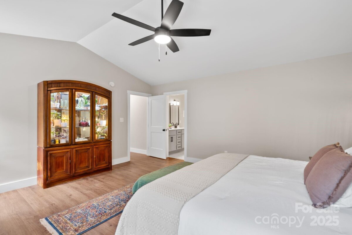 Mars Hill 16 4313081p