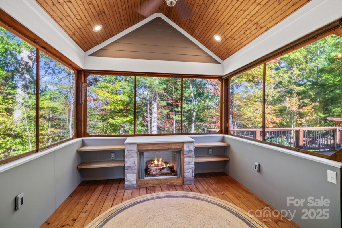 Leicester 16 4313578p