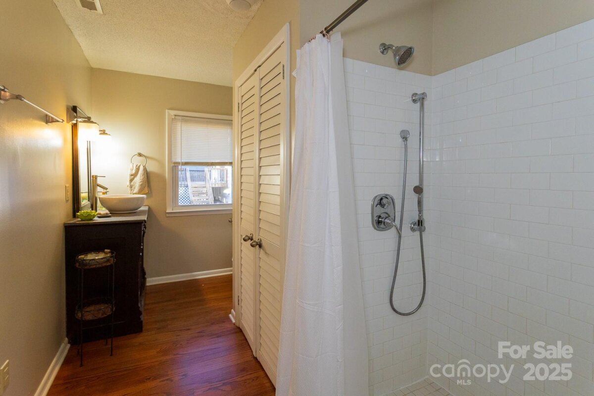 Haw Creek 17 4314675q