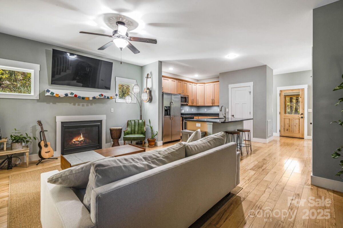 East Asheville 8 4315157h