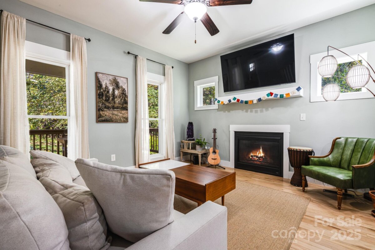 East Asheville 9 4315157i