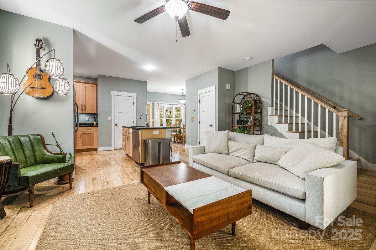 East Asheville 10 4315157j