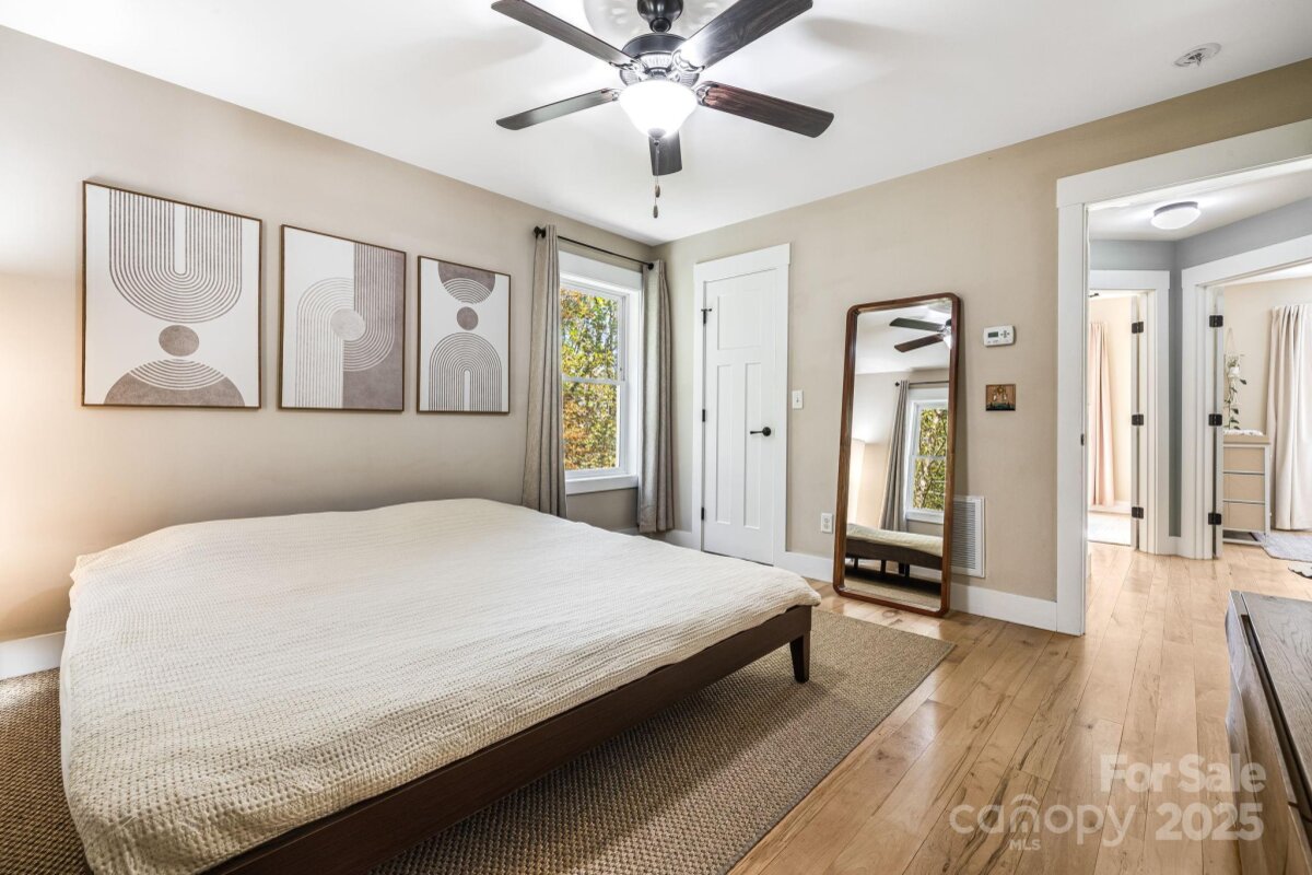 East Asheville 26 4315157z