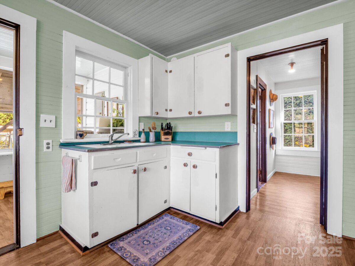 Flat Rock 8 4315259h