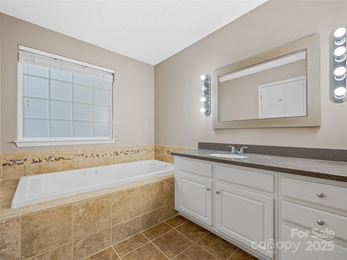 Weaverville 22 4315320v