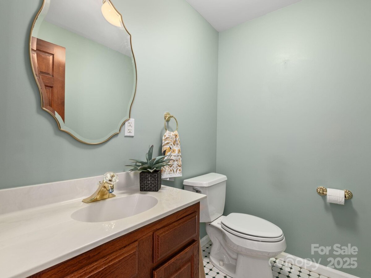 Mars Hill 16 4315664p