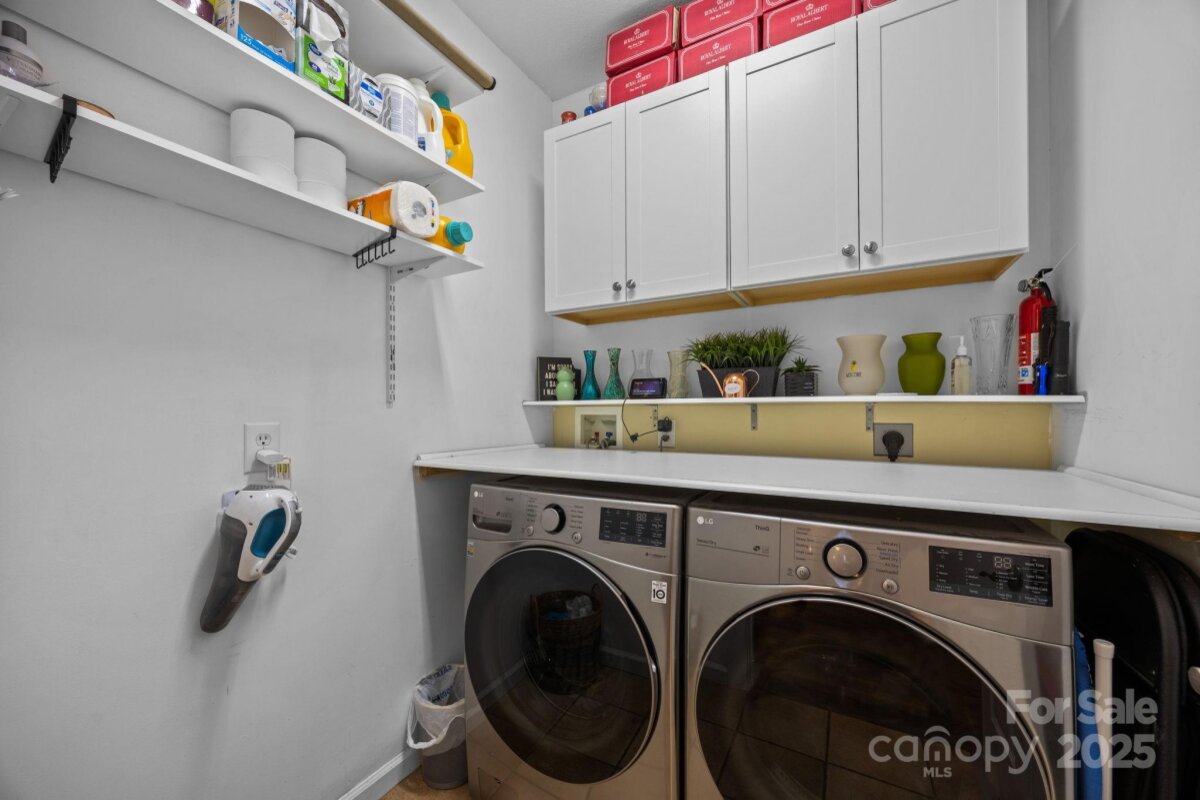 Fairview 30 4316586z