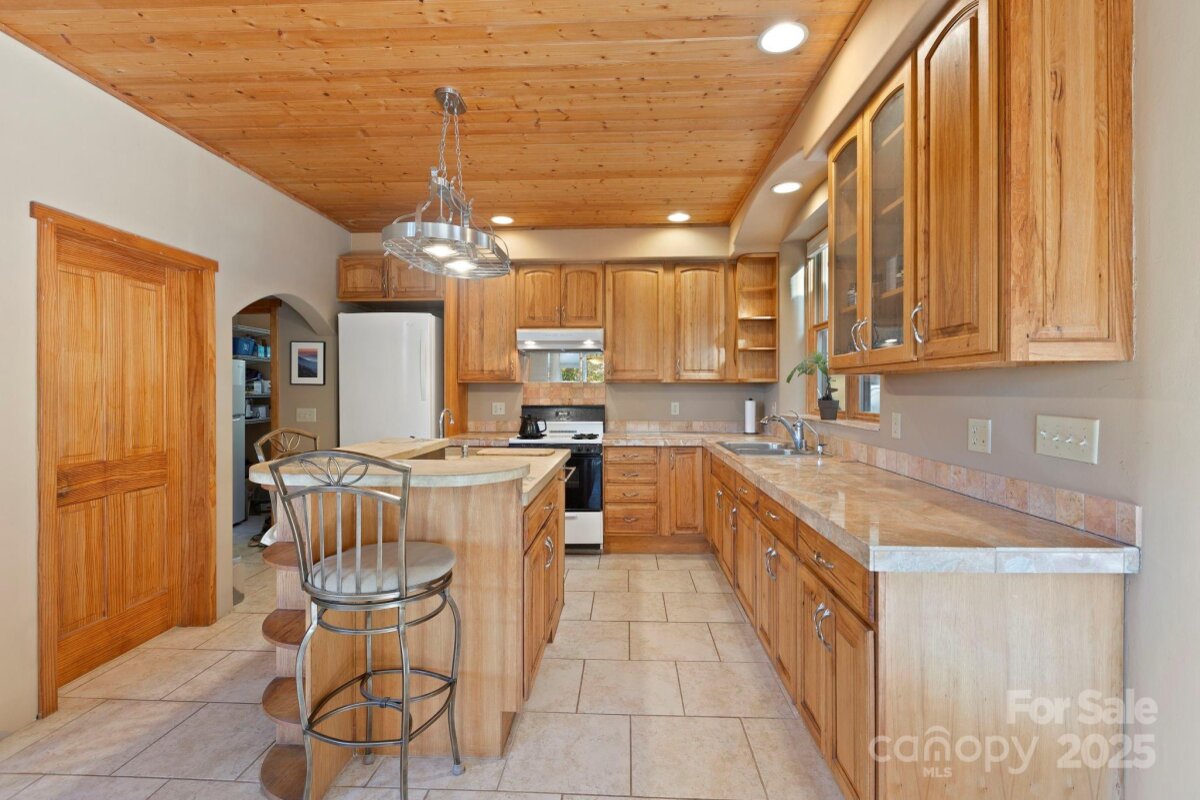 Black Mountain 9 4316708i