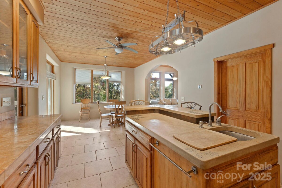 Black Mountain 10 4316708j