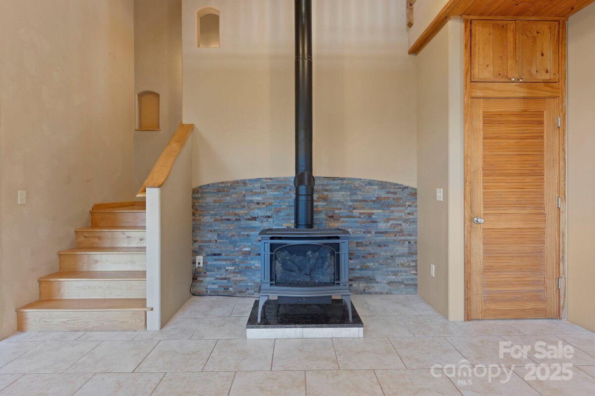 Black Mountain 13 4316708m