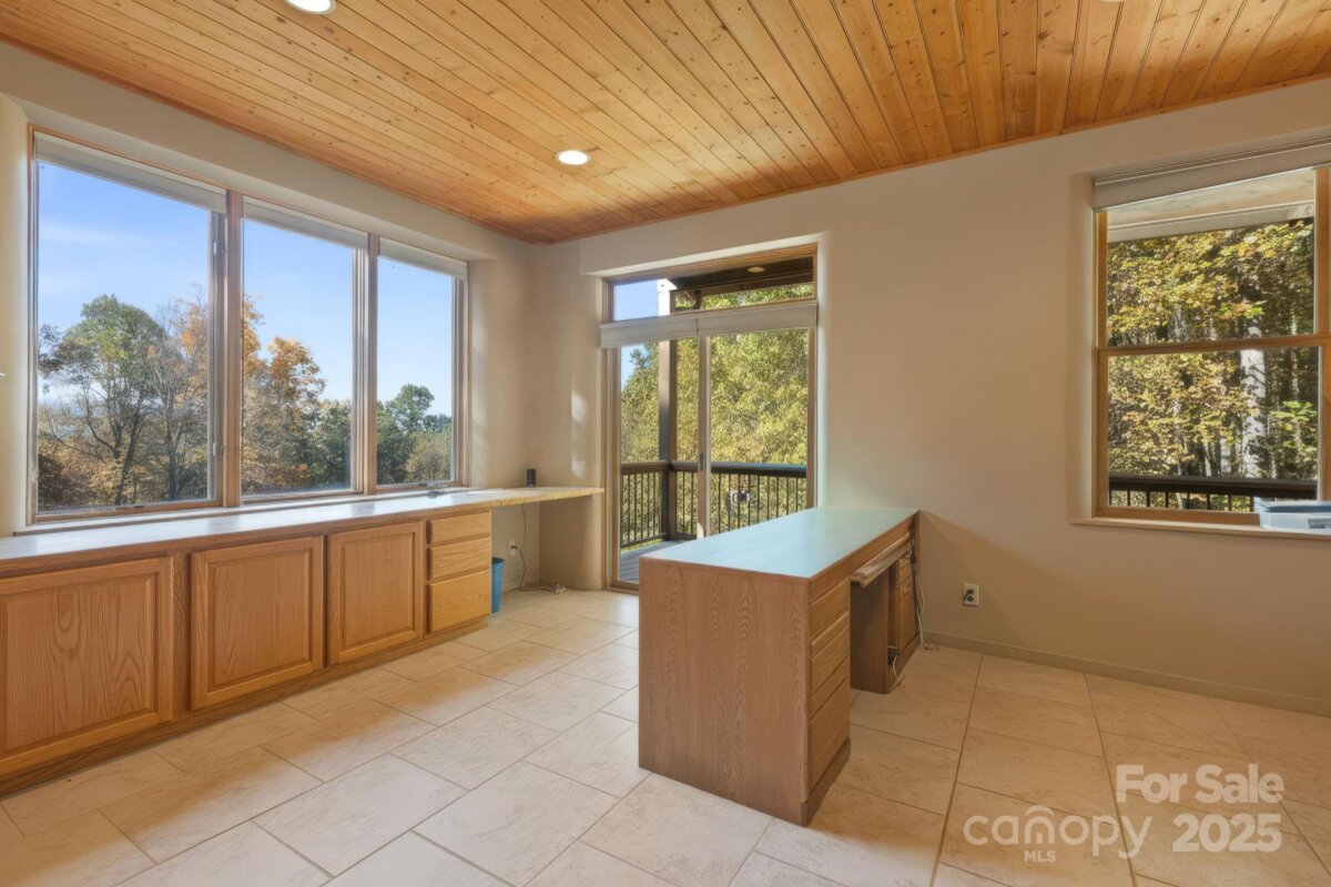 Black Mountain 14 4316708n