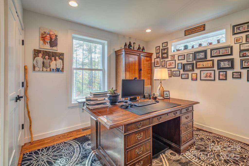 Fairview 22 4316781r