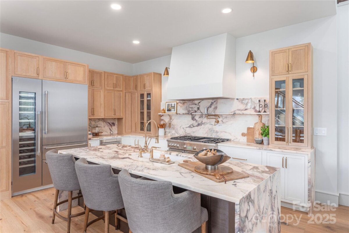 Black Mountain 9 4316889i