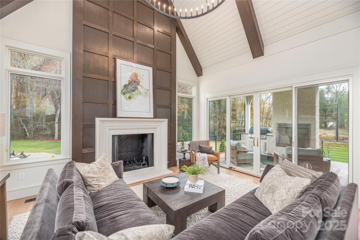 Black Mountain 13 4316889m