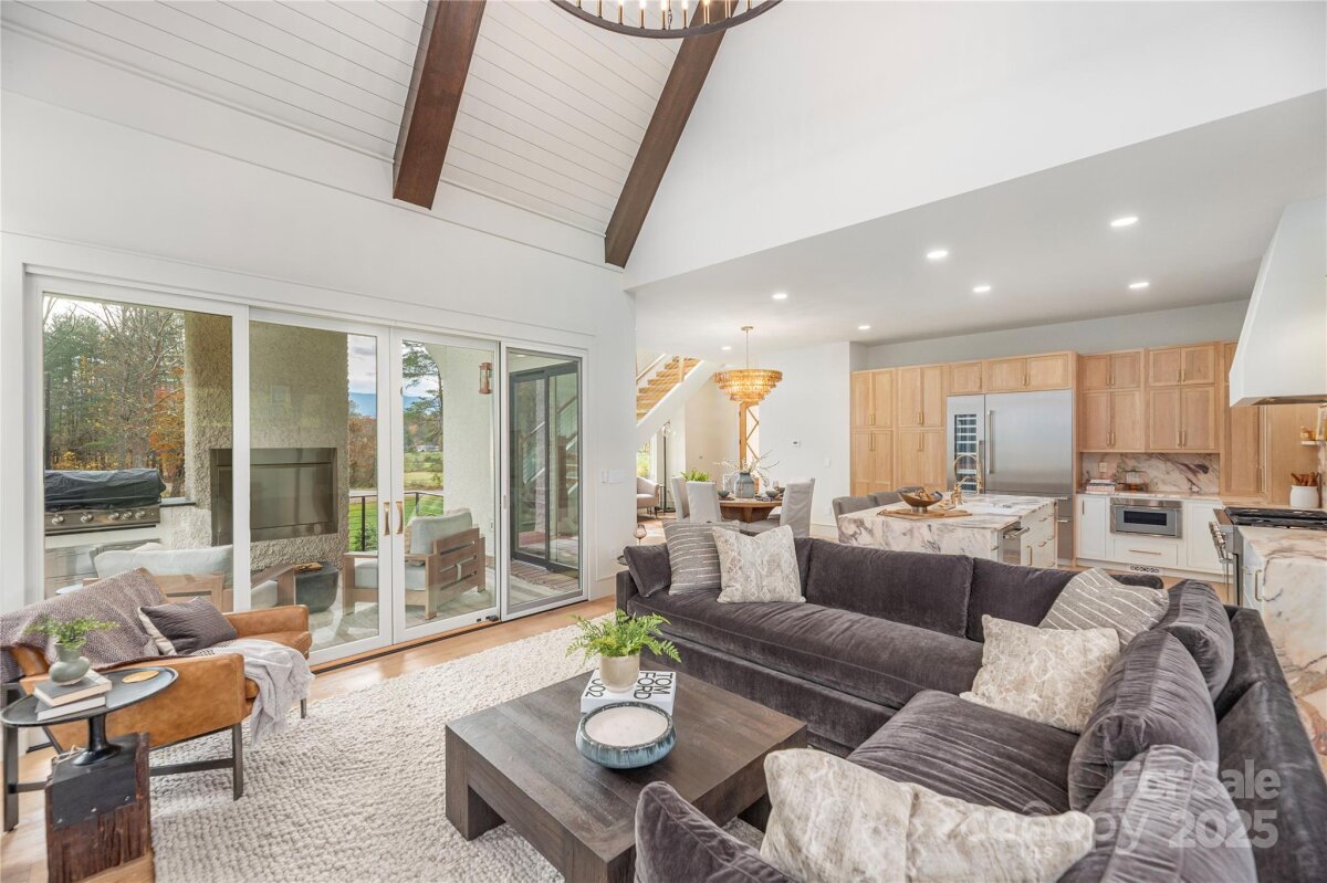 Black Mountain 14 4316889n