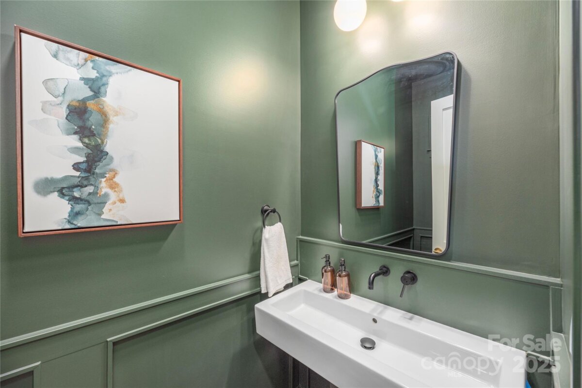 Black Mountain 19 4316889s