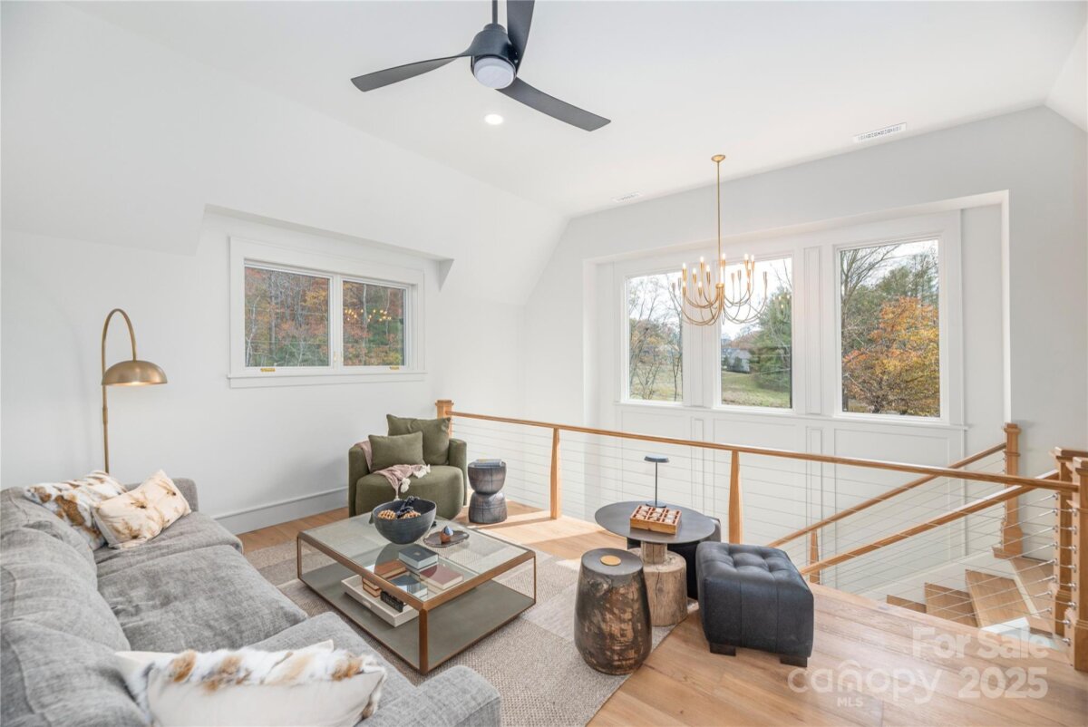 Black Mountain 25 4316889y