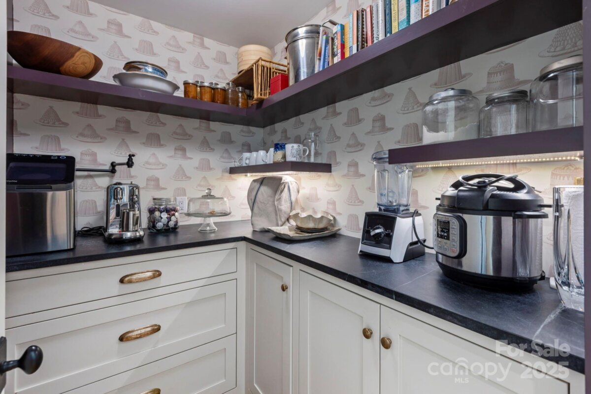 Weaverville 14 4316937n