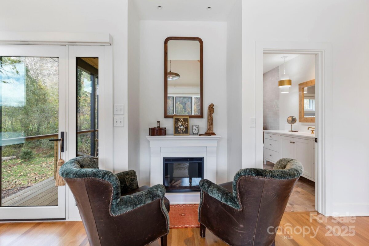 Weaverville 22 4316937v