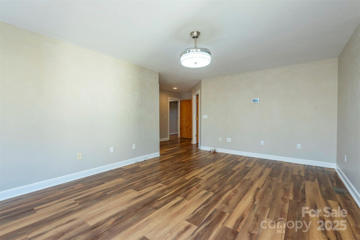 Waynesville 16 4318397p