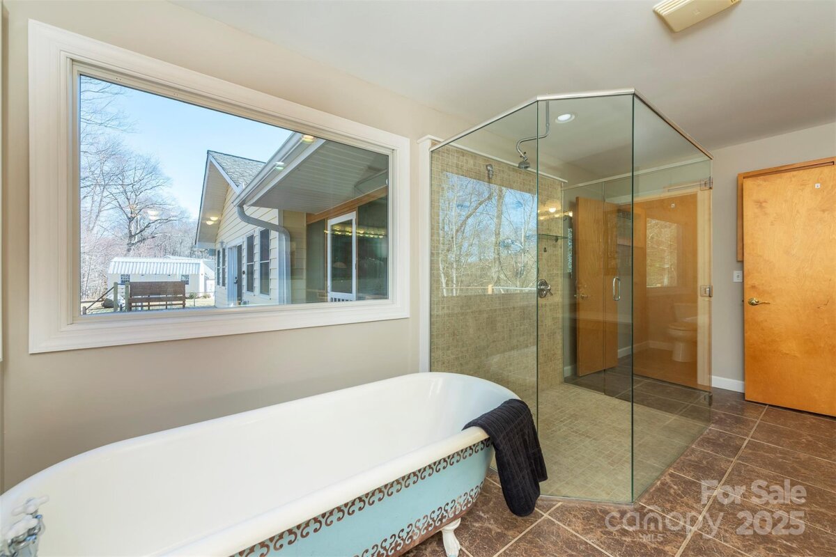 Waynesville 18 4318397r