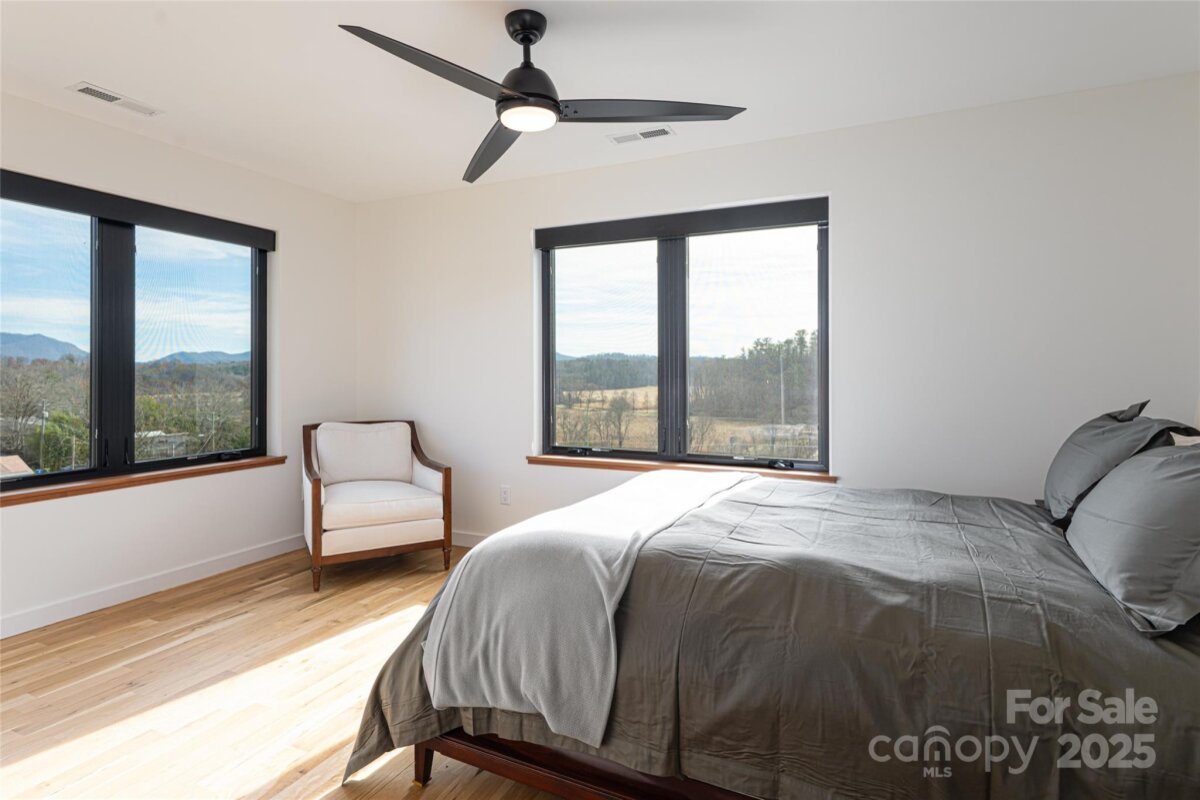 West Asheville 17 4318476q