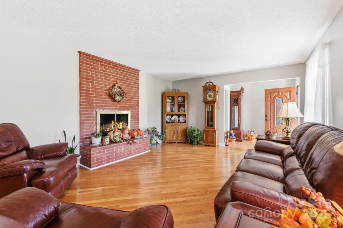 Haw Creek 9 4318510i