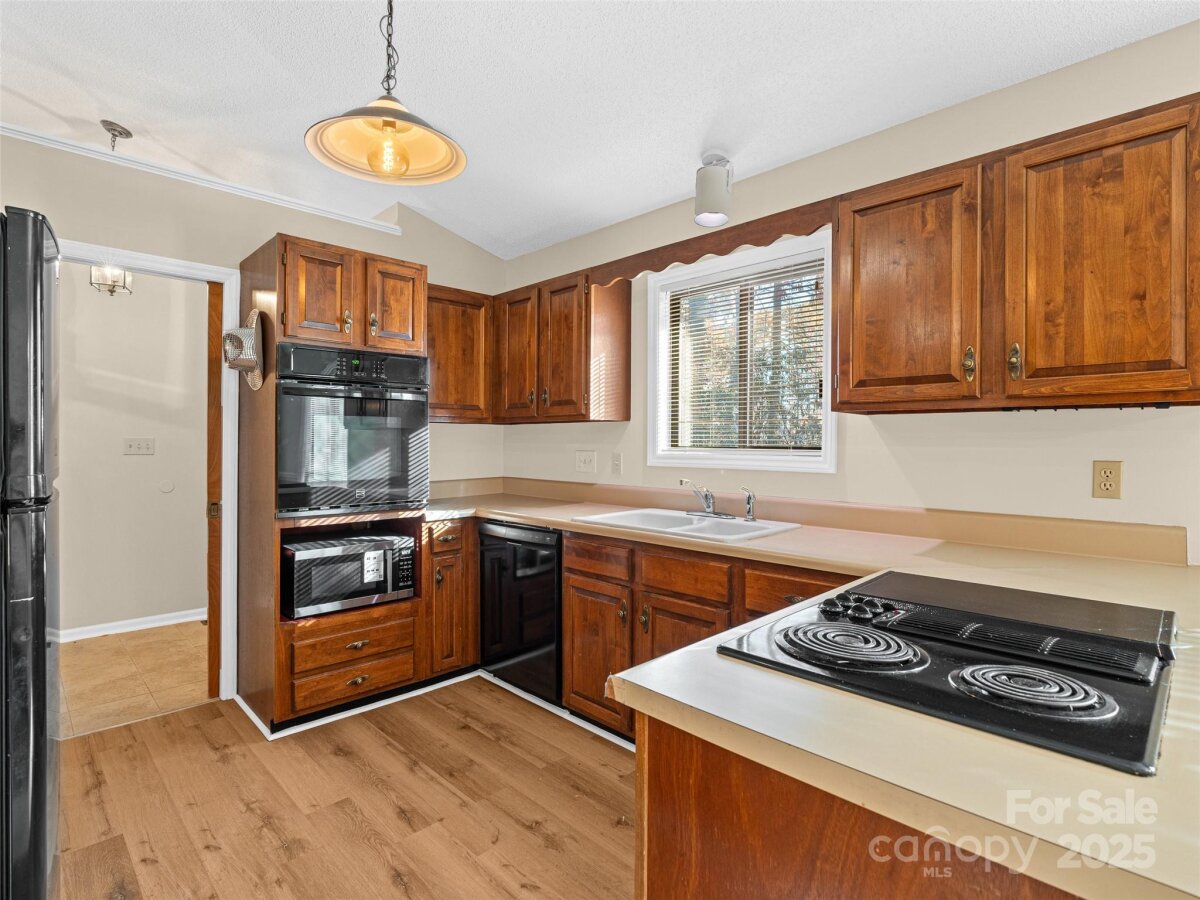 Avery Creek 11 4318893k