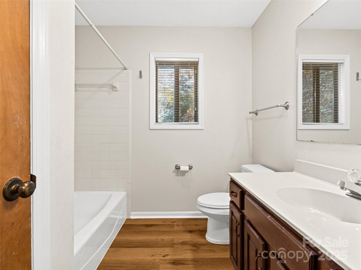 Avery Creek 17 4318893q