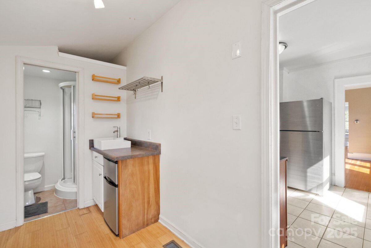 Five Points 14 4318906n