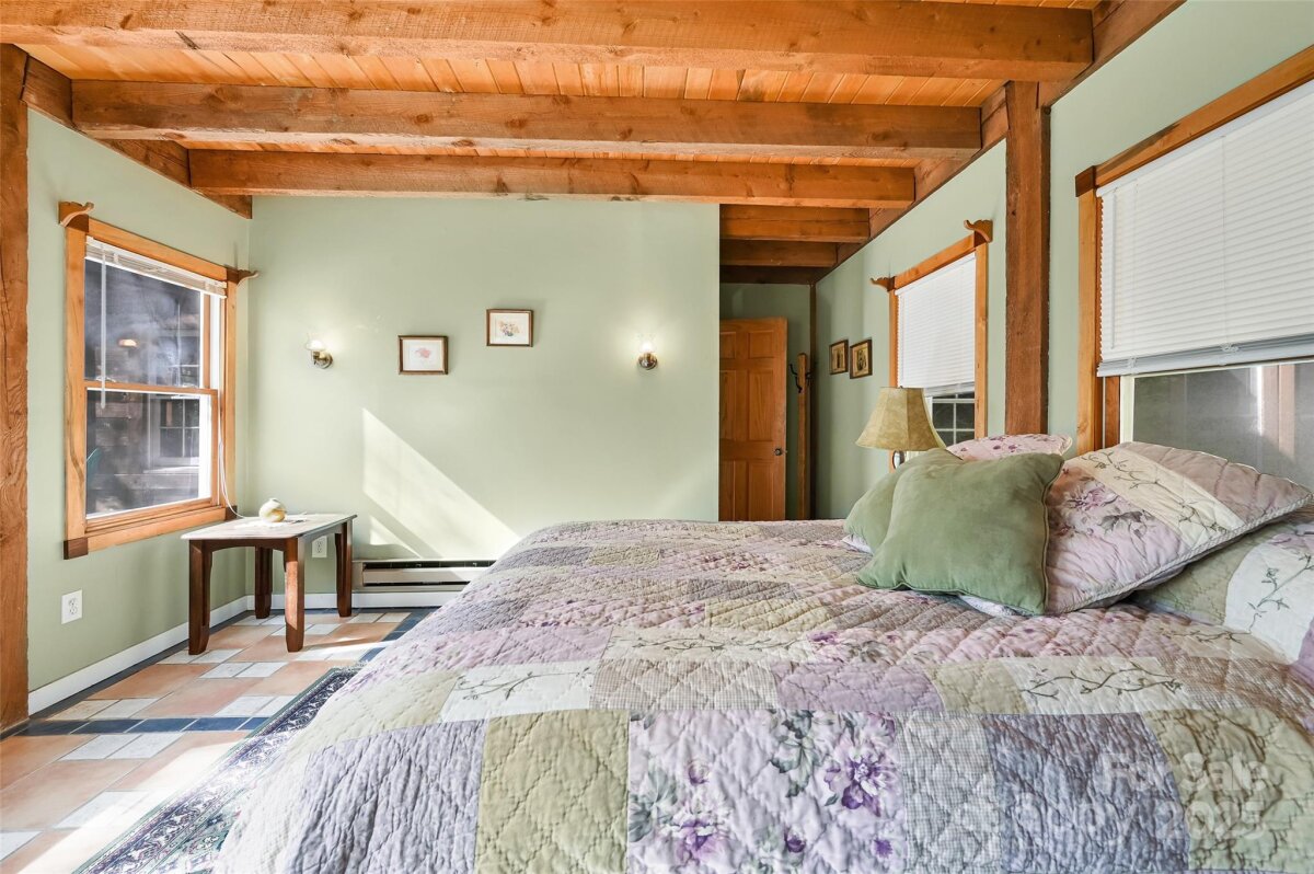 Fairview 22 4319142r