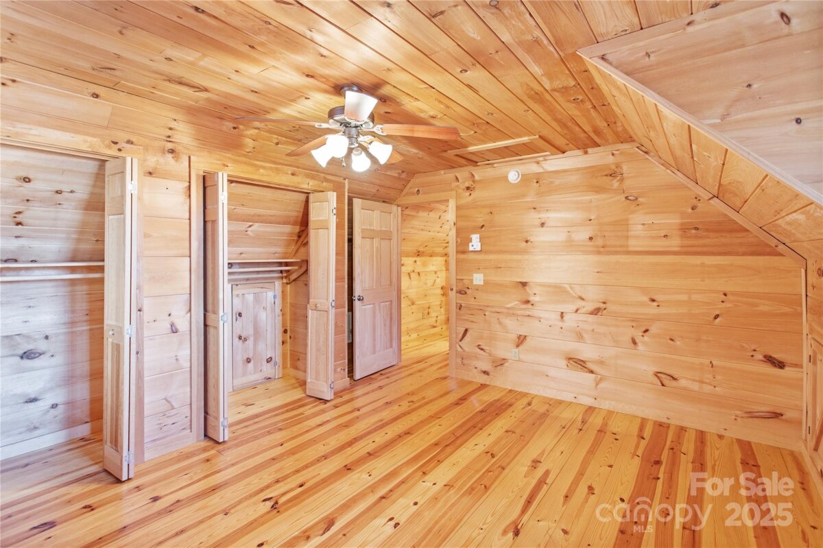 Waynesville 18 4319469r