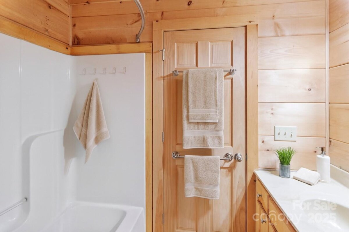 Waynesville 20 4319469t