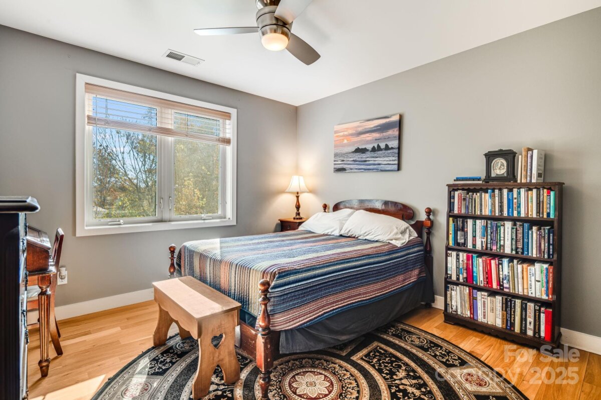 Kenilworth 19 4320728s