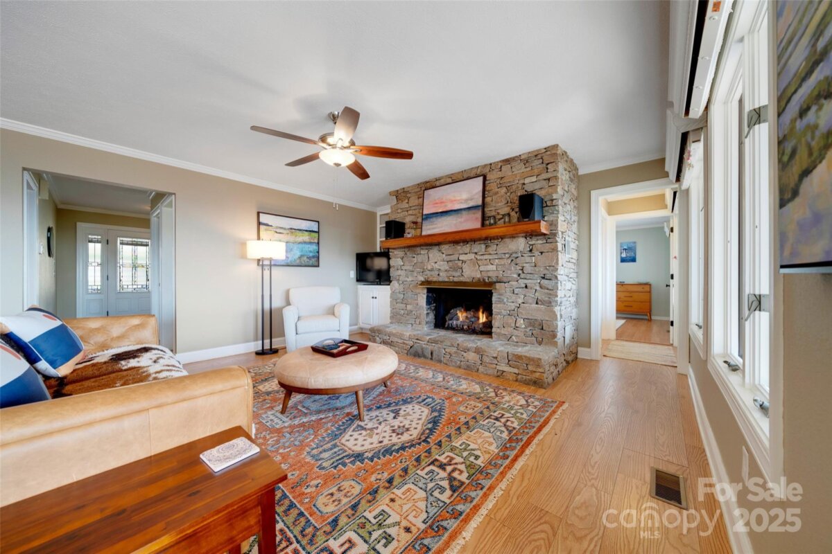 Hendersonville 6 4320767f